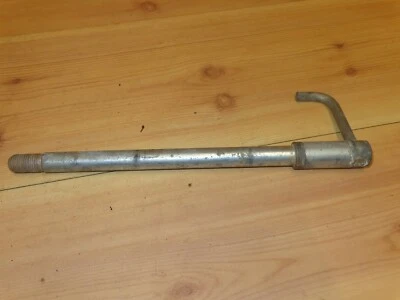 Yamaha IT490 IT 490 1983 1984 83-84 TT600 TT eje de rueda delantera 26A-25181-00-00 Foto 1 de 3