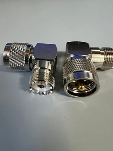 UHF SO239 Buchse auf UHF PL259 Stecker rechtwinklig 90 Grad Adapter - Bild 1 von 2