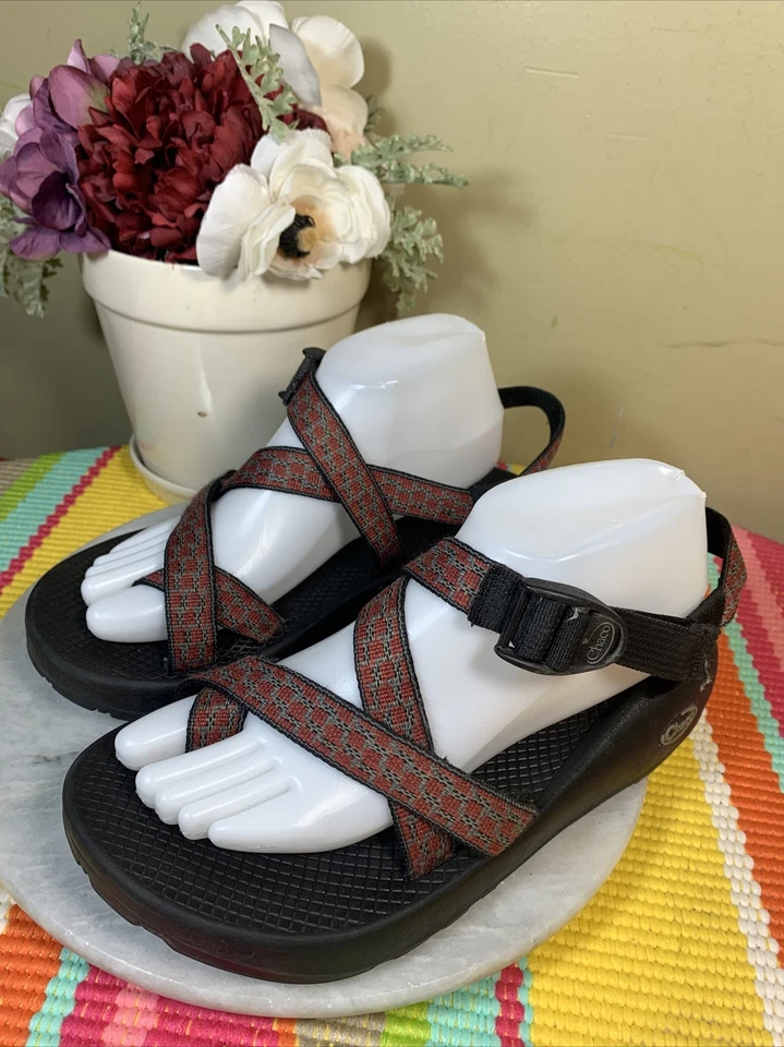 Sandalias Chaco Z/2 Clásicas Correas Rojo Geométrico Nylon Suela Vibram Para Hombre Talla US 9 Foto 1 de 4