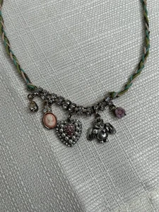 Betsey Johnson Strass Perle Seil Krawatte Herz Kamee Fledermaus Blume Charm Halskette - Bild 1 von 5
