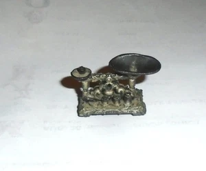 Puppenhaus Miniatur Waage Waage mit Gewichten und Pfanne - Bild 1 von 4