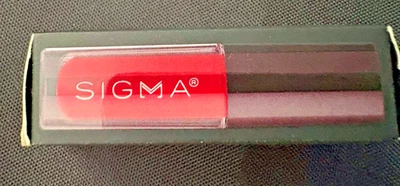 Lápiz labial líquido Sigma Beauty Venom rojo sangre tamaño de viaje 0,05 OZ labio mate satinado Foto 1 de 2