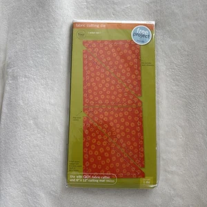 Fustella tessuto triangolo mezzo quadrato rifinito Accuquilt GO 4" nuova - Foto 1 di 6