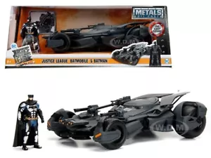 JUSTICE LEAGUE BATMOBIL MIT DRUCKGUSS BATMAN FIGUR 1/24 DRUCKGUSS AUTO VON JADA 99232 - Bild 1 von 6