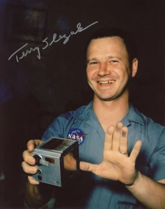TERRY SLEZAK SIGNIERT 8x10 FOTO ERSTE PERSON TO TO TOUCH MONDSTAUB NASA BECKETT BAS - Bild 1 von 2