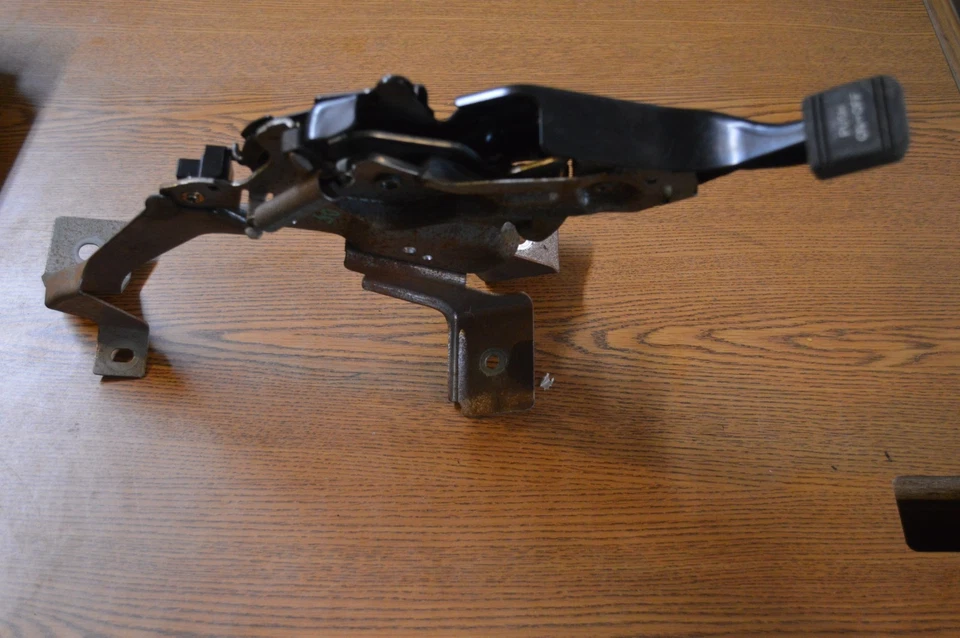 Pedal freno estacionamiento Nissan Murano 2003-2007  Foto 1 de 1