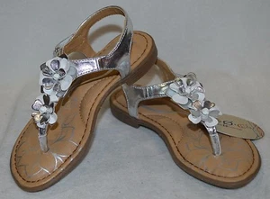 B.O.C. Sandalias florales Born Concept Dixie plateadas/blancas para niña - talla 11 nuevas con etiquetas - Imagen 1 de 7