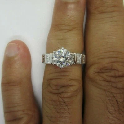 Centro de anillo de compromiso de diamantes de platino certificado por EGL = valor de 1,72 G-SI2 = $27.500 Foto 1 de 4