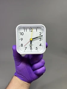 Silent Alarm Clock Bedside Classic Battery Powered Big Dial Snooze Night Light - Picture 1 of 17
