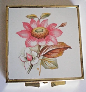 VINTAGE PILL BOX/BAR WITH PORCELAIN FLORAL DESIGN ON FRONT 4 PART MADE IN CHINA - Picture 1 of 3