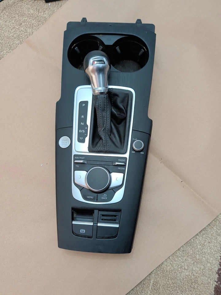 Audi A3 S3 2018 8 V consola central moldura de cambio portavasos MMI perilla de control multimedia Foto 1 de 4