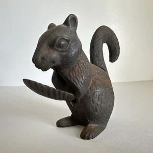 Vintage Cast Iron Squirrel Nut Cracker Tail Lever 4.5" Tall Antique nutcracker - Picture 1 of 6