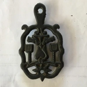 Vintage Small Black Cast Iron Farmhouse Kitchen Trivet Birds Hearts MT-5 - Picture 1 of 3