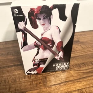 HARLEY QUINN - Second Edition Bust / Statue - DC COLLECTIBLES Super-Villains BOX - Picture 1 of 5