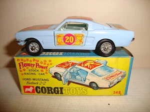 CORGI 348 FORD MUSTANG FLOWER POWER STOCK AUTO DA CORSA - OTTIMA in SCATOLA ORIGINALE - Foto 1 di 12