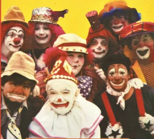 2010 Circus Report & Showbiz USA Magazine-Clowns-Elephants-Acrobats - Foto 1 di 5
