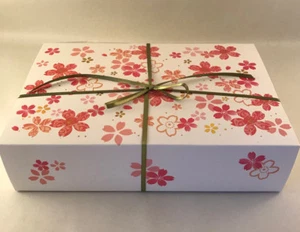 31pc Japanese KitKat Sakura Gift Box -20-25 flavors- Cherry Blossom Christmas - Picture 1 of 8