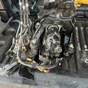 2011-2016 Hyundai Equus OEM Air Ride Suspension Pump w/ Solenoid 55881-3M000 - Picture 1 of 5