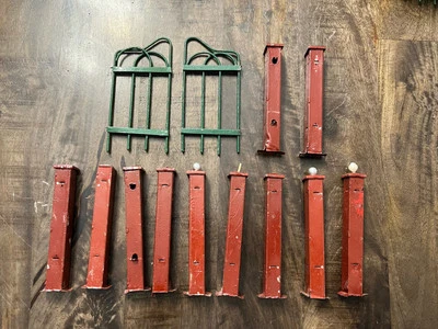 Vintage Cast Iron Model Train Fence. Some Damage As Is. - Image 1 of 4