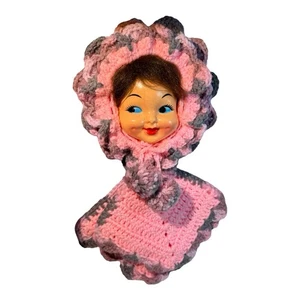 Porta maceta cara muñeca ganchillo vintage rosa y gris pelo moreno - Imagen 1 de 9