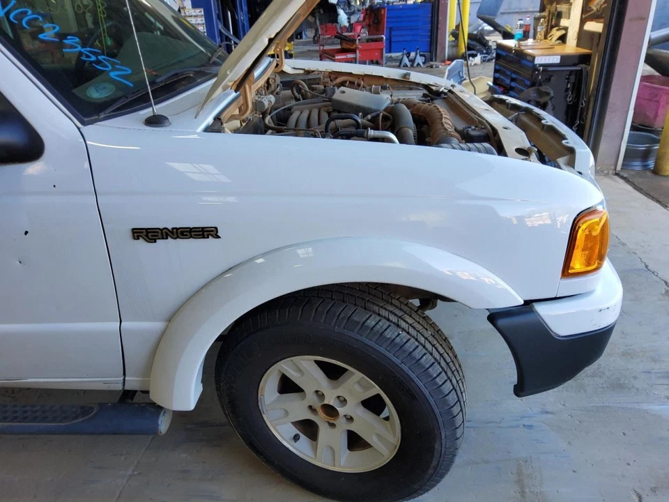 (SOLO RECOGIDA LOCAL) Guardabarros derecho pasajero con moldura de labio de rueda se adapta a 04-05 RA Foto 1 de 1