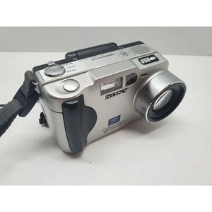 Sony Cybershot DSC-S50 Digital Still Camera - Picture 1 of 3