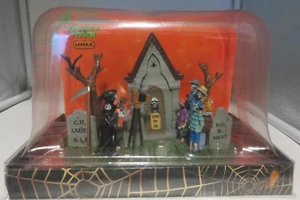 Lemax Spooky Town Family Vacation Photo 43068 Halloween Village Cemetery Graves - Picture 1 of 10