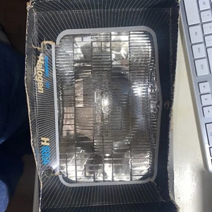 Vintage NOS Sylvania H6054 Halogen Sealed Beam Headlight Sealed Box Made in USA - Picture 1 of 5
