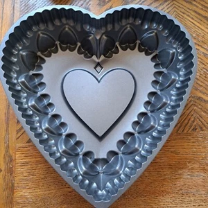 Heart shape Cake Pan By Wilton 12'' Non Stick - Picture 1 of 9
