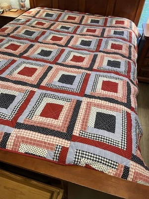 Quilt queen size red white blue log cabin squares Americana cottage farmhouse - Image 1 of 4