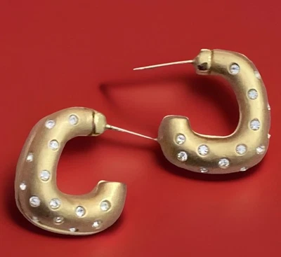 Pendientes Swarovski enchapados en oro en forma gruesa con cristales transparentes logotipo de cisne Foto 1 de 4