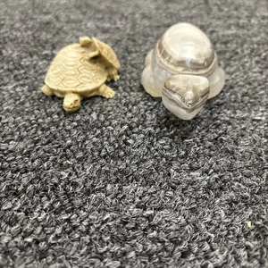 2 Schildkröten 1 geschnitzter Stein 1 Resin - Bild 1 von 10