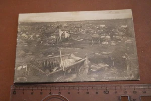 alte Fotokarte - verlassene Fuhrwerke - Vor dem Sumpfgebiet - Feldpost  - Picture 1 of 4