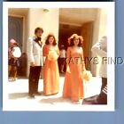 FOUND COLOR PHOTO H+7937 MAN IN SUIT POSED WITH PRETTY WOMAN IN DRESS,OTHER