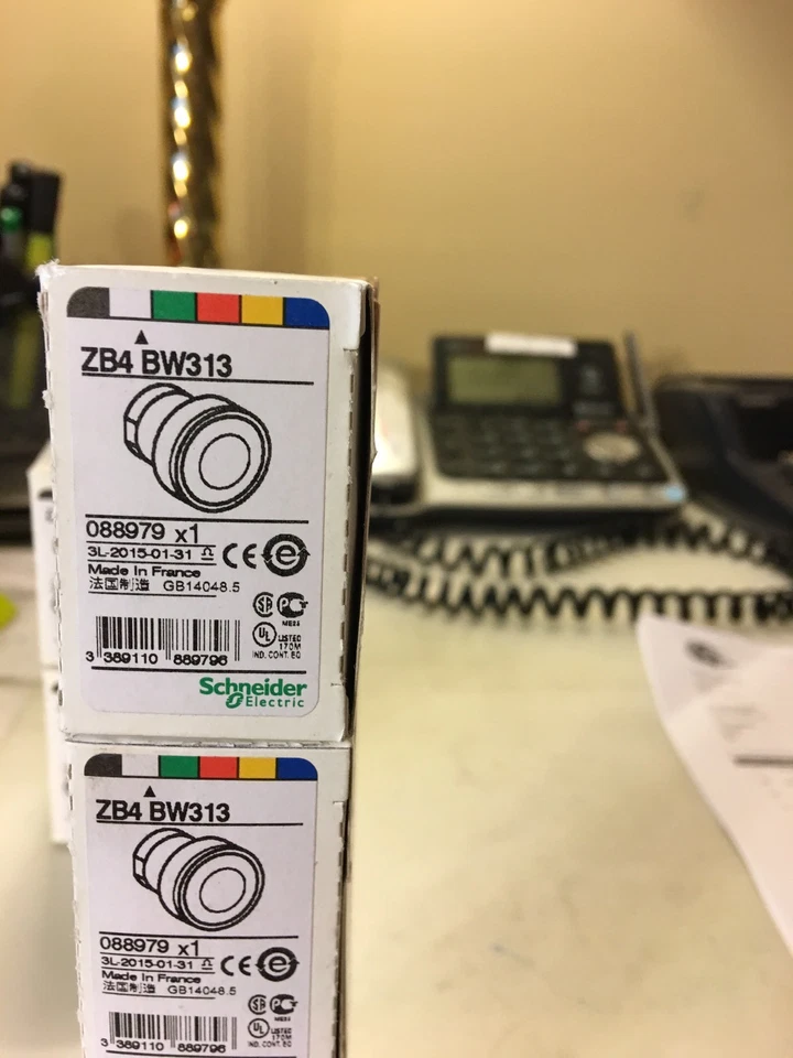 ZB4Bw313. Blanco. Illum. Pulsador SCHNEIDER Foto 1 de 1