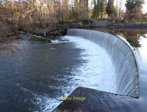 Foto 6x4 Guyzance Weir El ruido del agua blanca cayendo es sordo c2022 - Imagen 1 de 1