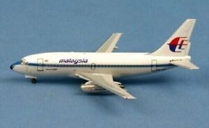Malaysia Airlines / Sabena Boeing 737-200 1/400 scale model NEW Aeroclassics