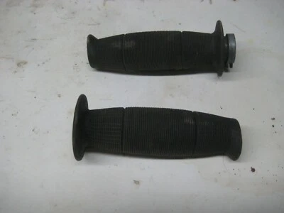 Vintage Motorcycle 1974 Kawasaki KZ 400 Pair of Handgrips Foto 1 de 2