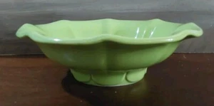 McCoy Pottery USA Wash Basin Bowl Lime Green Scalloped Edge Vintage 8x2.5 - Picture 1 of 3