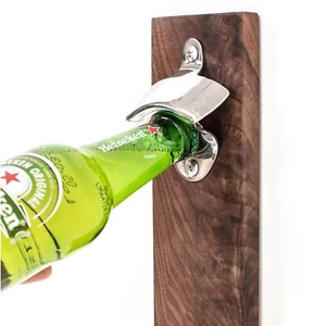 Abridor de botellas magnético cerveza abridor de botellas montaje en pared refrigerador pegatina - Imagen 1 de 3