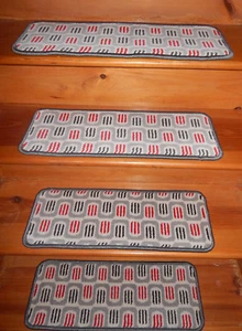 13 = Step  9'' x 24'' + 1 Landing  24'' x 28''  Tufted carpet Wool Woven . - Picture 1 of 4