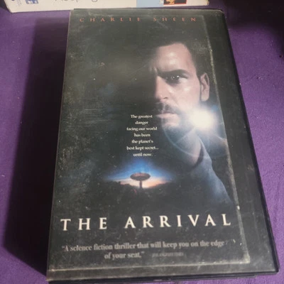 The Arrival VHS 1996 VHS Video Tape Movie - Charlie Sheen, Ron Silver, Teri Polo - Image 1 of 3