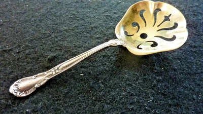 Cuchara de tuerca perforada vintage de plata esterlina de Gorham, patrón Chantilly 82659 Foto 1 de 4