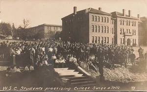 Postal LP35 Wayne State College Nebraska College Songs Yells Choir 1914 RPPC - Imagen 1 de 2