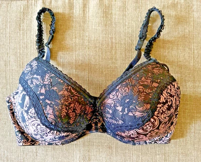 Sujetador con aros de encaje ligeramente acolchado Kardashian para dama talla 38D Foto 1 de 3