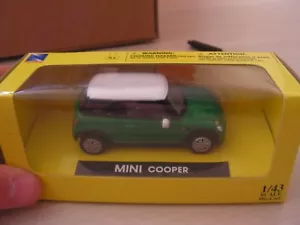 Coche Mini Cooper Verde Serie 21 - Imagen 1 de 2