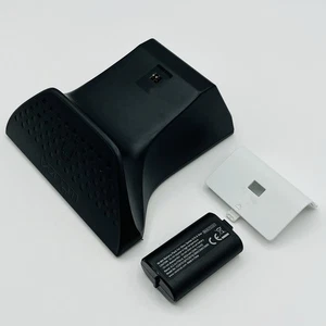 Venom Charging Dock with Rechargeable Battery Pack for Xbox One [36274] - Picture 1 of 16