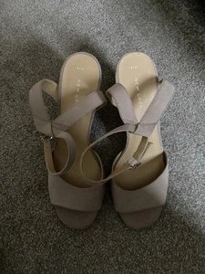 Ladies Beige Sandals - Picture 1 of 3