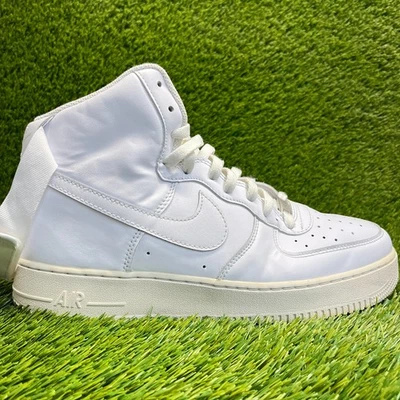 Scarpe sneakers Nike Air Force 1 '07 alte uomo taglia 12 bianche sportive pelle - Immagine 1 di 4