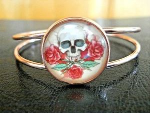 Schönes roségoldfarbenes Cabochon-Manschettenarmband mit Totenkopfmotiv Splitband - Bild 1 von 8